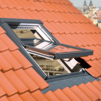 Мансардное окно FAKRO FTP-V U3, среднеповоротное