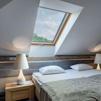 Мансардное окно FAKRO FTP-V U3, среднеповоротное